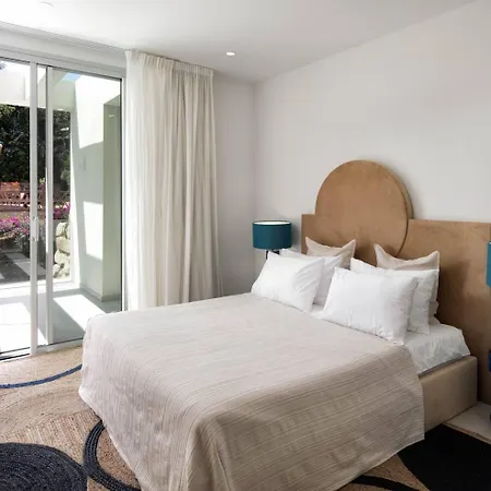 Luxury Alma - 5br With Pool, Garden & Parking