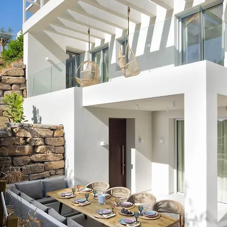 Luxury Alma - 5br With Pool, Garden & Parking Villa *