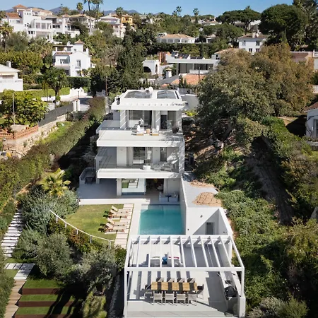 Luxury Alma - 5br With Pool, Garden & Parking Villa