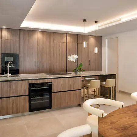 Luxury Alma - 5br With Pool, Garden & Parking
