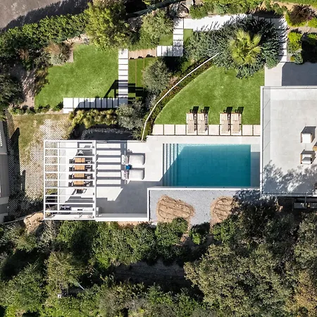 Luxury Alma - 5br With Pool, Garden & Parking Villa